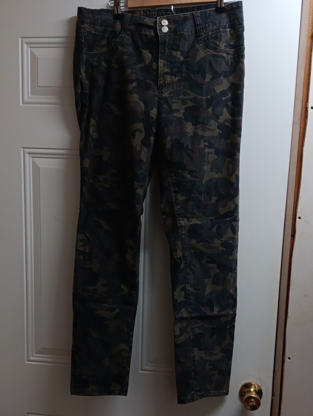 VIP Women's Skinny Camo Jeans in Green and Brown